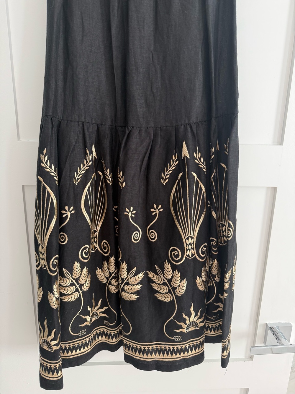 High waist skirt with embroidery Black - Gold.  Size Small - Picture 9 of 12